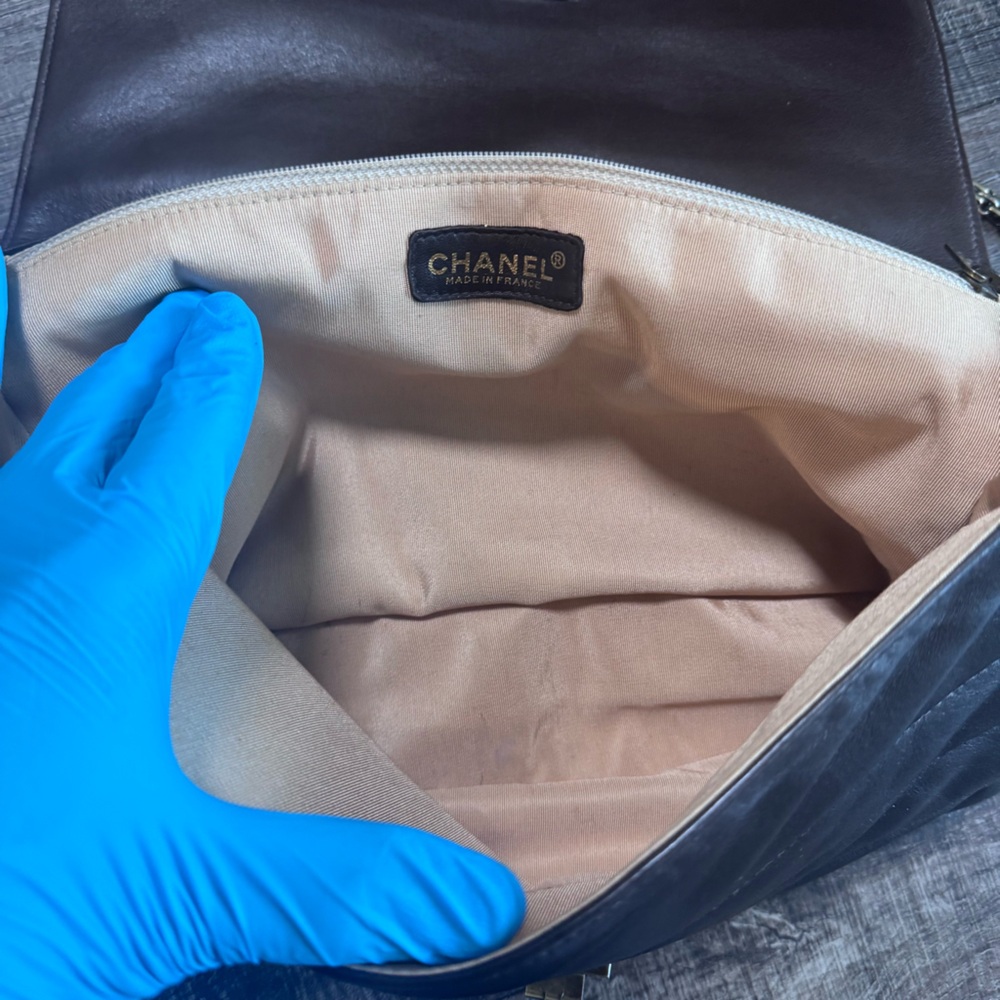 Chanel Vintage Shoulder Bag 💼 - Picture 2 of 16